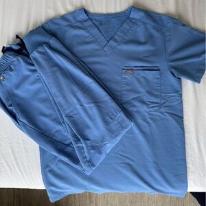 Figs Leon Scrub Top and Tansen Jogger set!